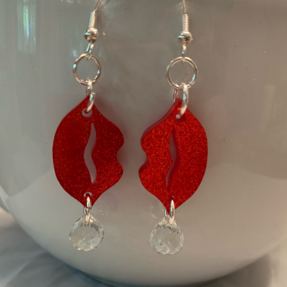 Red Glitter Lip Earrings - Picture 2 of 4
